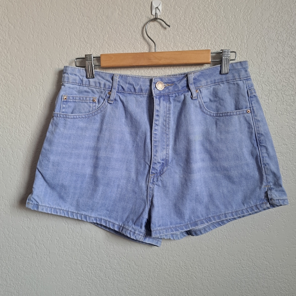 Forever 21 Lightwash Denim Shorts Size 30
